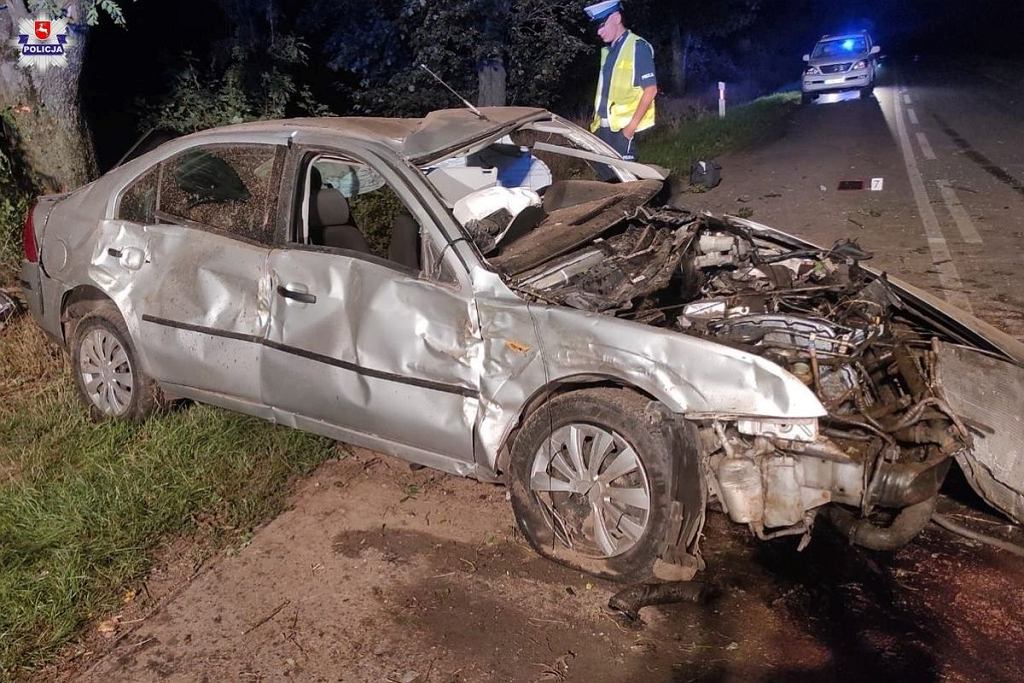 Трагедия в Телатыне. 31-летний водитель врезался в дерево. Он умер на месте
