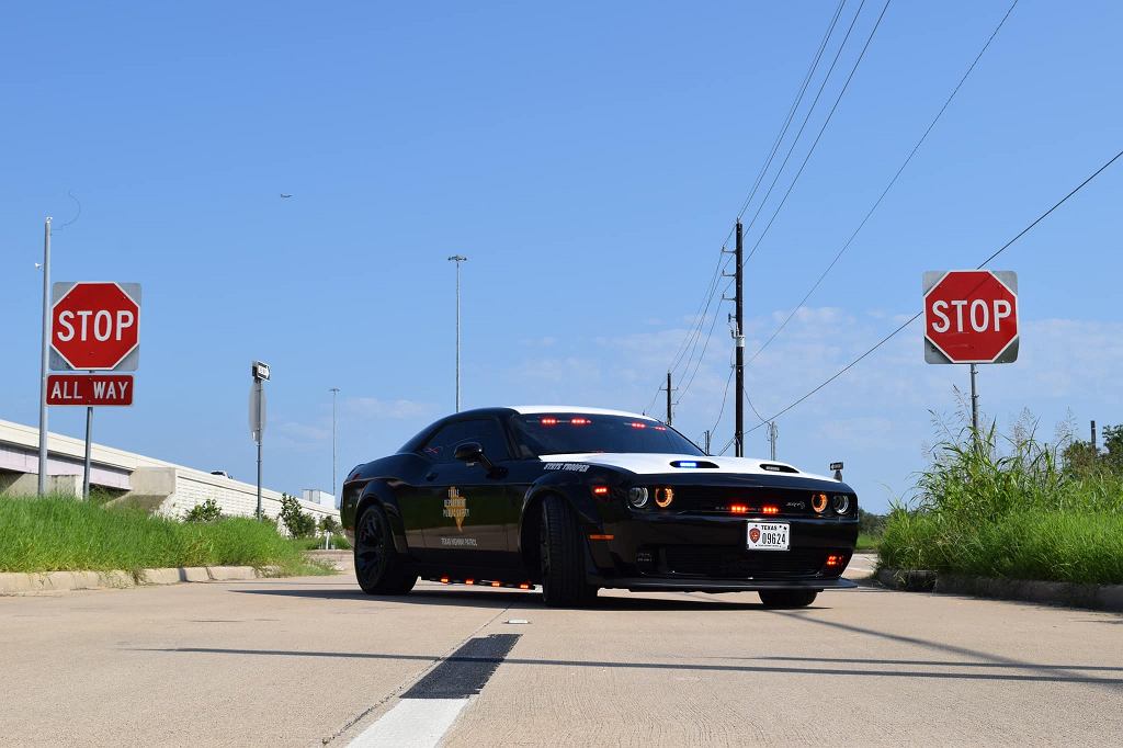Dodge Challenger используется для гонок в неочевидной роли. Теперь он будет соблюдать закон