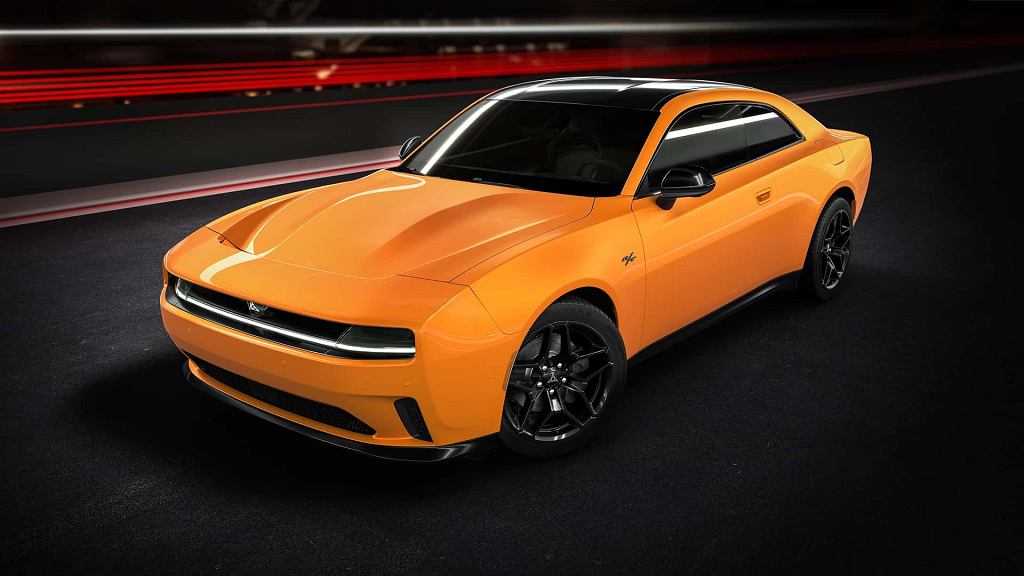 Это совершенно новый Dodge Charger Daytona. Он электрический и имеет два варианта кузова.