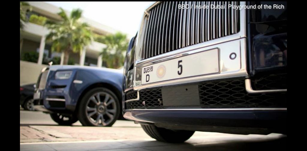 Девять миллионов долларов за регистрацию. Rolls-Royce — всего лишь скромный аксессуар