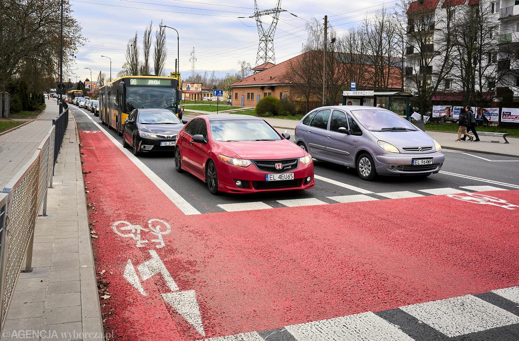 Скрытая функция автомобиля меняет вашу жизнь в пробках. Нажмите на тормоз сильнее или используйте странную кнопку
