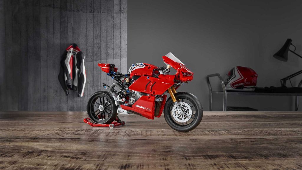 Ducati Panigale V4 R из кубиков LEGO. Что-то для любителей двух колес