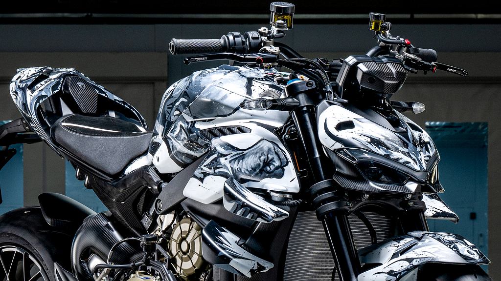 Ducati Centaur в паре с Lamborghini Minotaur. Их заказал один и тот же человек