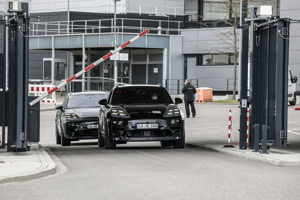 Электрический Porsche Macan попался на тестах. Тесле снова есть чего бояться