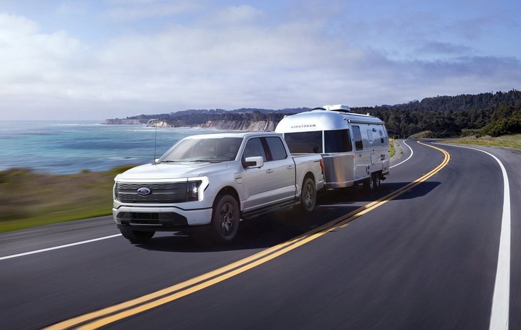 Ford Mustang Mach-E, E-Transit и Ford F-150 Lightning — трио, которое электрифицирует Европу и Америку