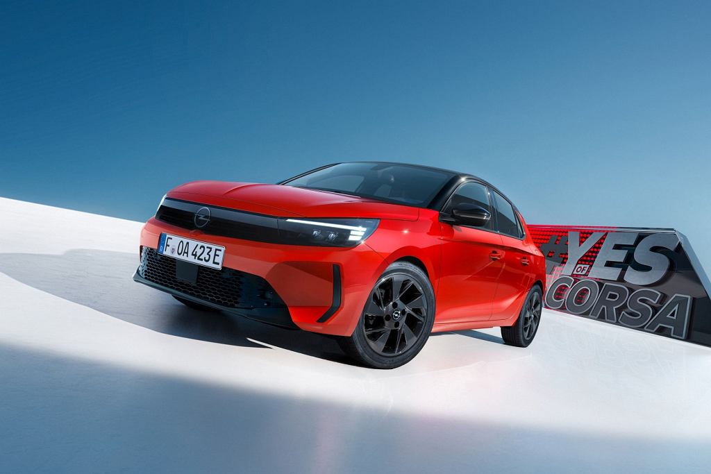 В продаже Opel Corsa в новых приводных версиях. Цены на гибридные и электрические разновидности