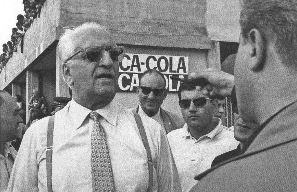 Энцо Феррари и его Скудерия. «Убежденный в своей уникальности, он ходил по улицам Турина, проклиная семью Аньелли»