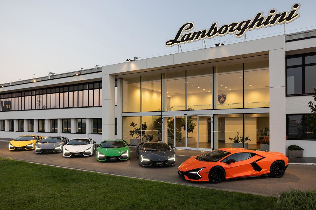 Lamborghini едет как сумасшедший. Бренд побил собственный рекорд