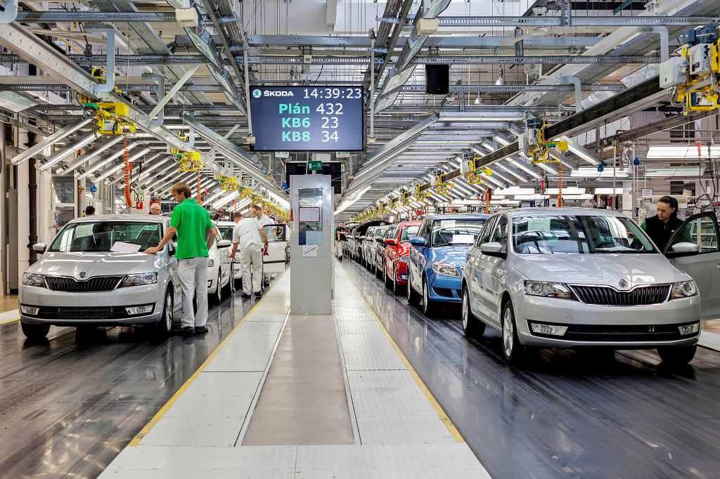 Skoda оставляет некомплектные автомобили на месте и при этом приостанавливает производство. Волшебное слово «полупроводники»