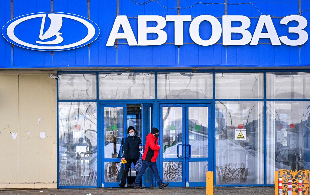 Производство автомобилей в России уже упало на 97 процентов!