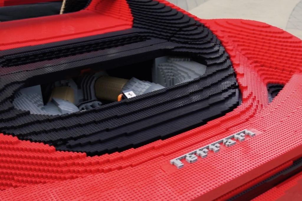Они построили Ferrari 296 GTS из кубиков LEGO. Это тяжелее, чем настоящее