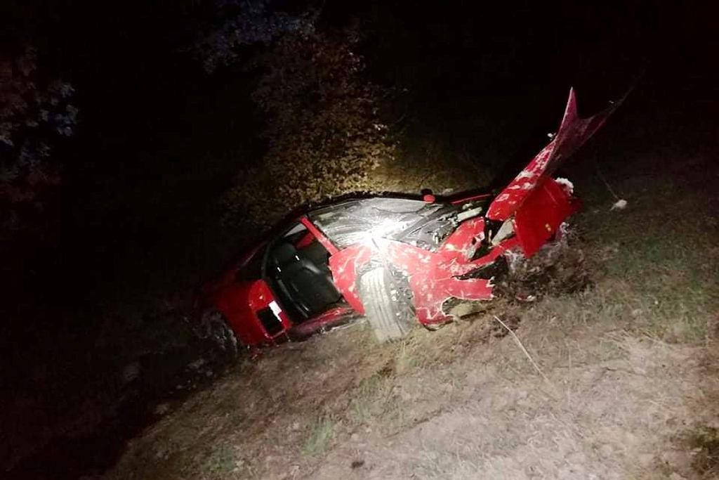 Он врезался в храм на классическом Феррари. В довершение всего он получил крупный штраф