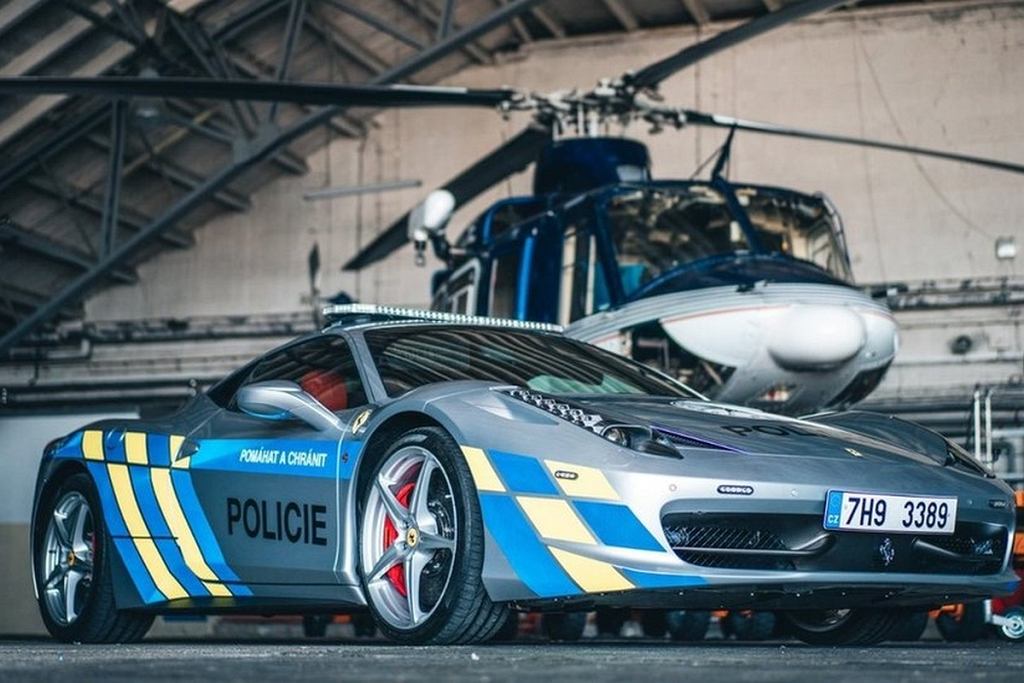 Ferrari 458 Italia на службе чешской полиции. Итальянский суперкар конфискован у преступников