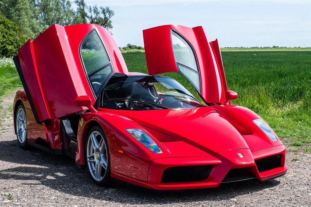 Уникальный Ferrari Enzo доступен для покупки. Вы не поверите, кто это подписал