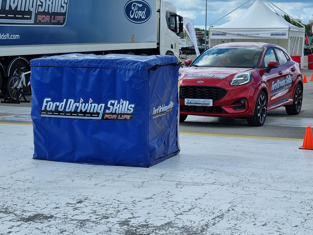 Ford Polska снова учит молодых водителей безопасности