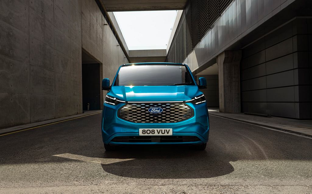 Ford Transit Custom – хит среди грузовых фургонов. Теперь доступна в электрической версии