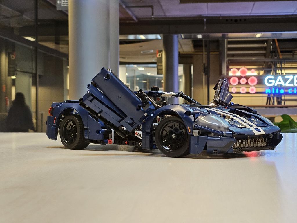 Такие LEGO можно найти в продаже. Я дождался и у меня есть Форд моей мечты