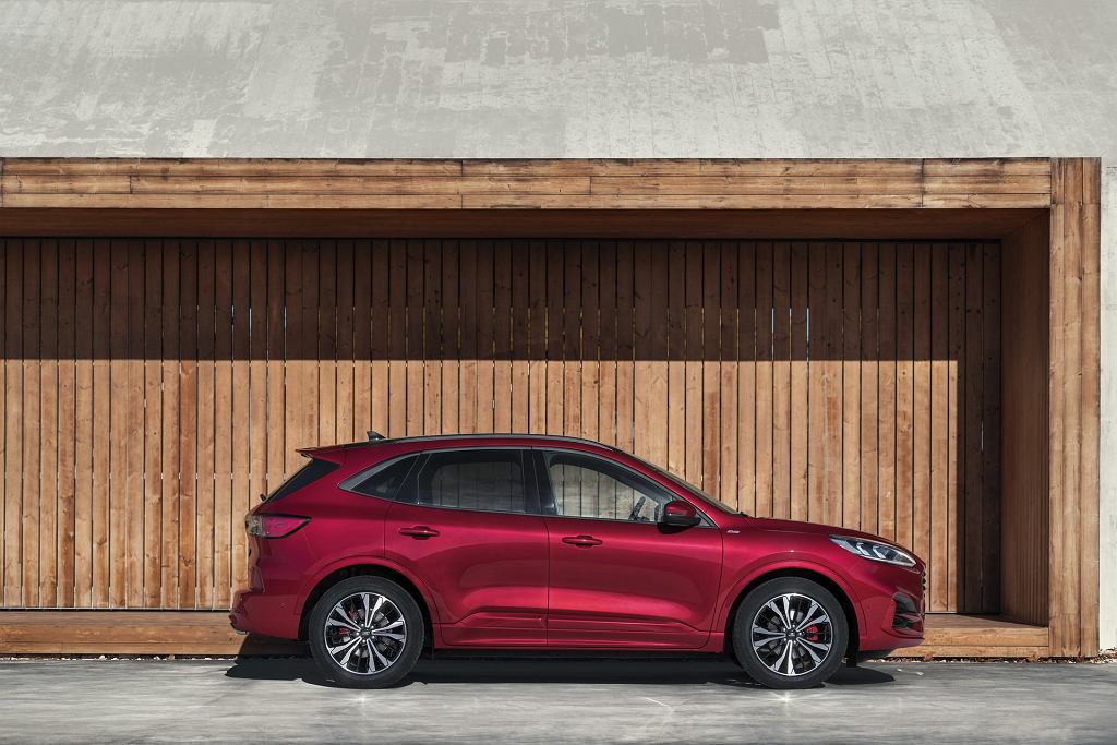 Новый Ford Kuga теперь по польским ценам. Прейскурант начинается от чуть менее 105 000 злотых.