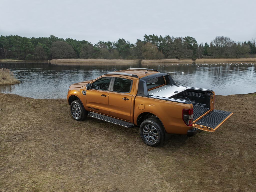 Ford Ranger и Transit Custom берут на себя все. Бренд является лидером на рынке малогабаритных транспортных средств.