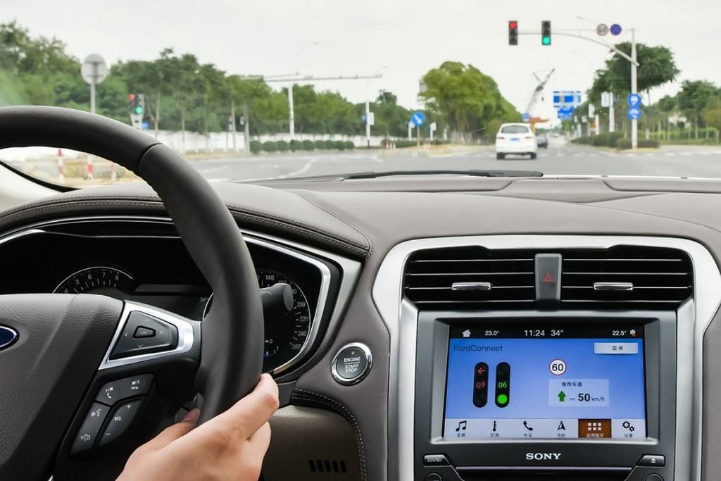 «Зеленая волна» для машин скорой помощи. Ford тестирует технологии будущего