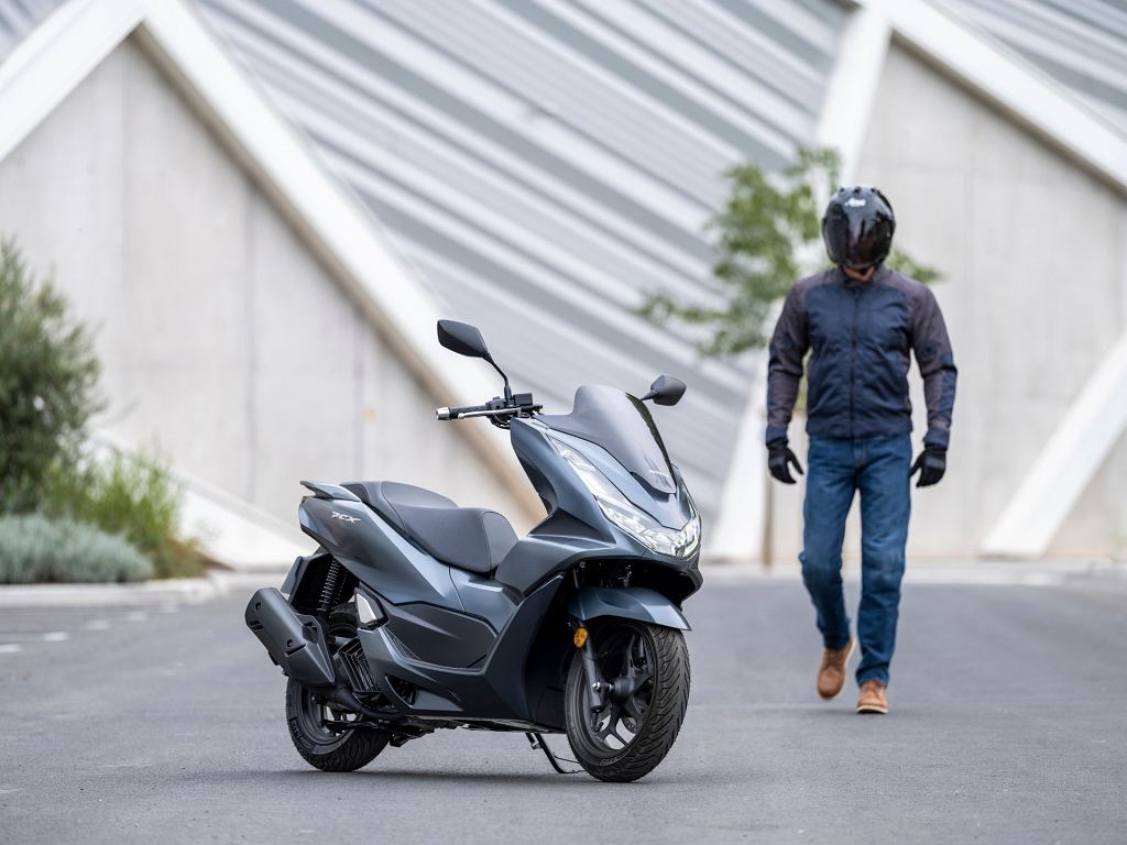 Honda продала в Польше 3000 автомобилей. Скутеры PCX125. Это европейский хит