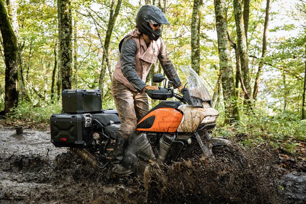 Мистер Американа увозит Harley-Davidson на неизвестную территорию. Рассказывает Джейсон Момоа