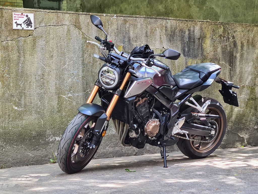 Honda CB650R после модернизации. Все еще нео-ретро, ​​но гораздо лучше.