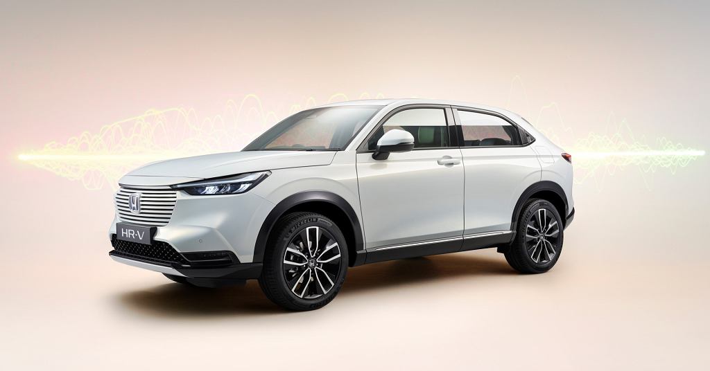 Вот и здесь – Honda показала новый HR-V e:HEV. В стандартной комплектации это будет гибрид.