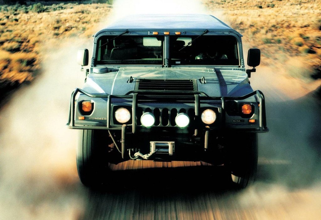 Арнольд Шварценеггер в электрическом Hummer