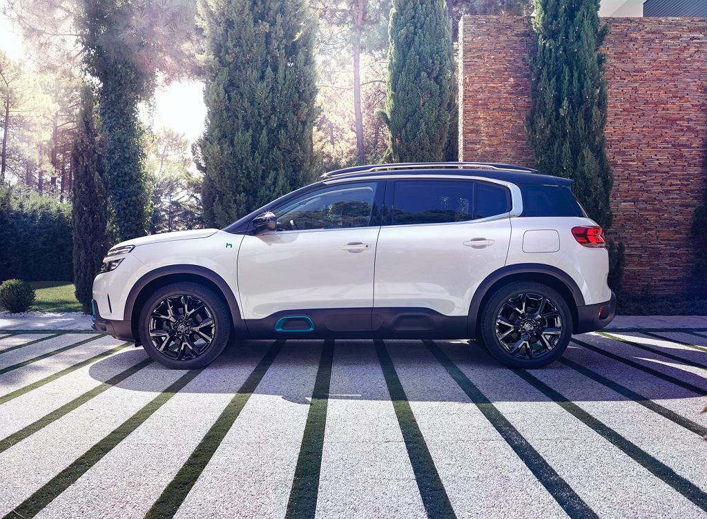 Citroen C5 Aircross как подключаемый гибрид. Он проедет 50 км только на электричестве.