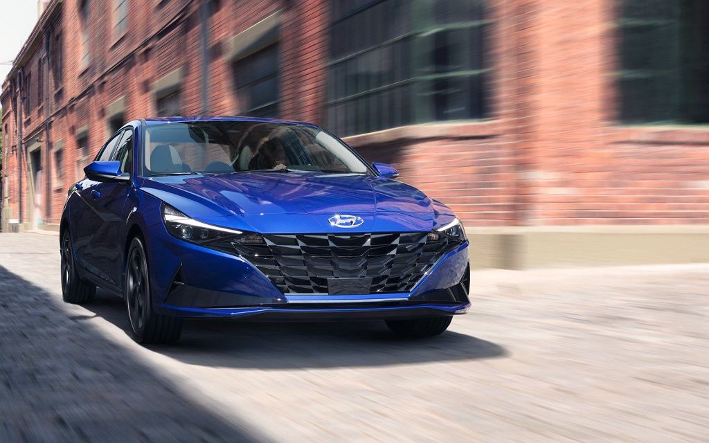Новая Hyundai Elantra в Польше стоит 81 900 злотых. Под капотом у него атмосферный двигатель.