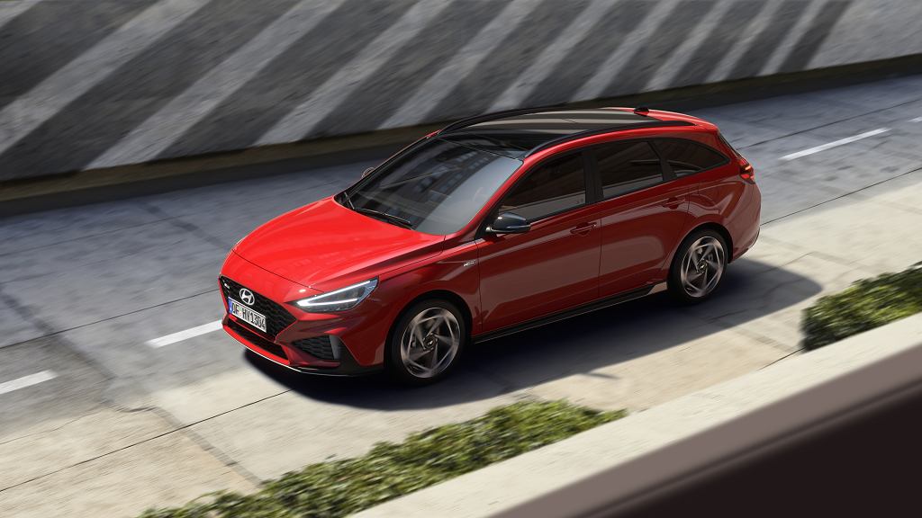 После изменений Hyundai i30 выглядит так же, но оснащение теперь лучше.