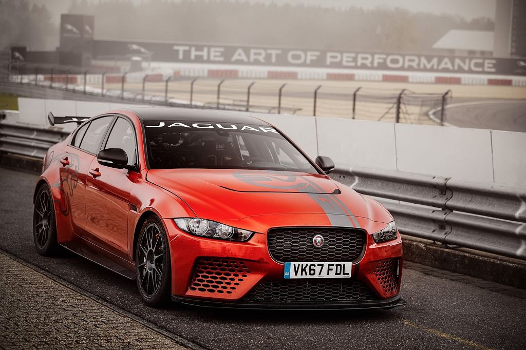 Jaguar XE SV Project 8 бьет рекорд Нюрбургринга. Альфа Ромео и Порше победили!