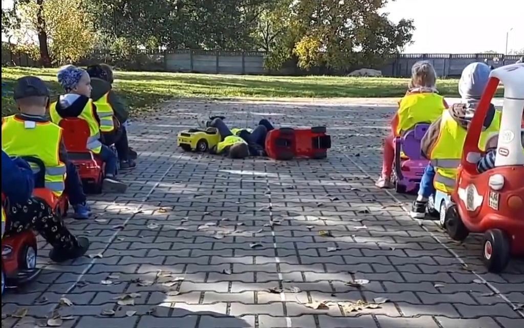 Как сделать коридор жизни? Обучающее видео с дошкольниками покоряет Интернет