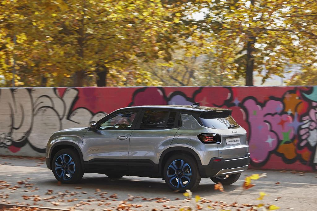 Ограниченная зимняя версия Jeep Avenger в Польше. Зимние аксессуары включены в стоимость автомобиля.