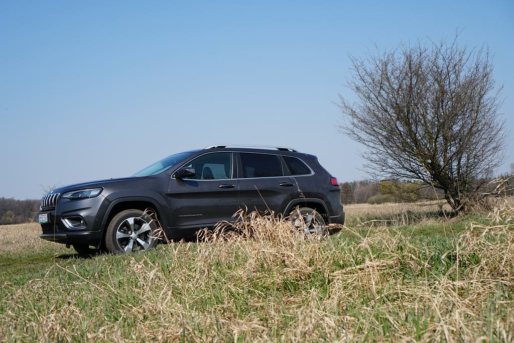 Мнения Moto.pl: Jeep Cherokee 2.2 MultiJet II – внедорожник, который есть что-то