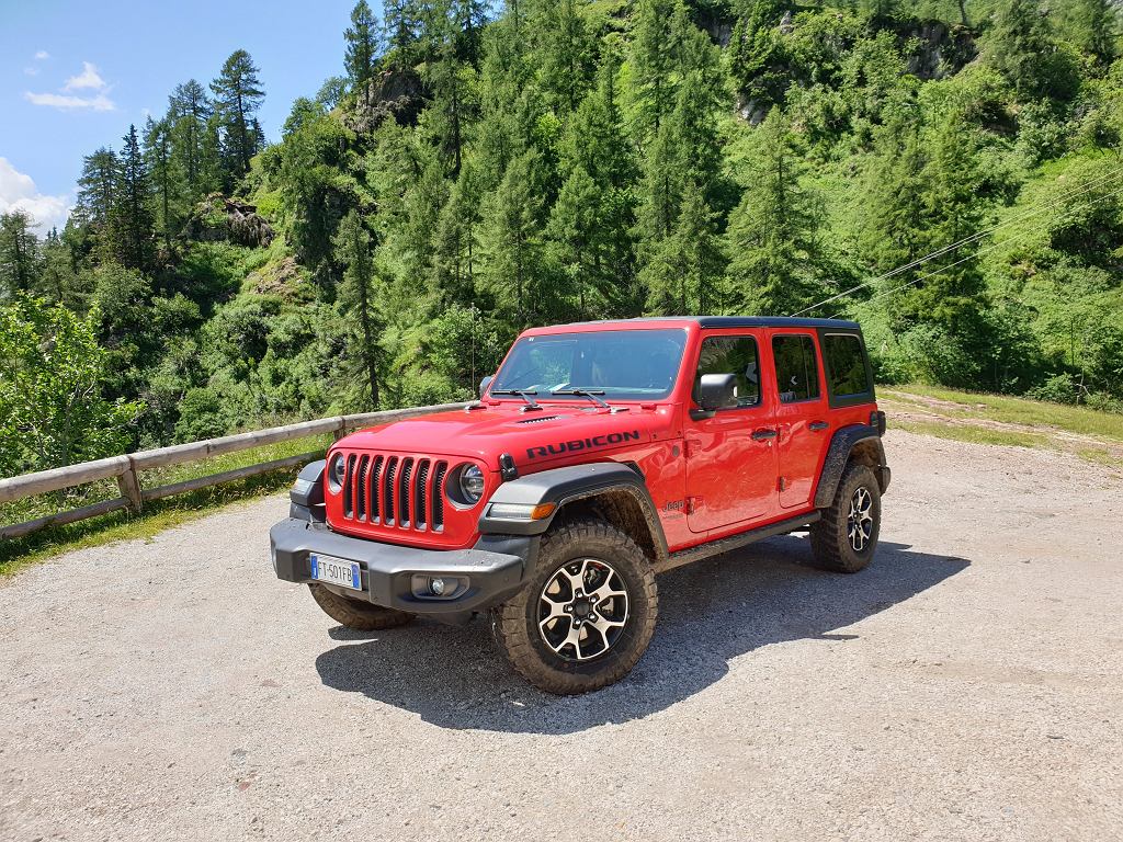 Мы покатались на самой интересной версии Jeep Wrangler – модели Unlimited Rubicon.
