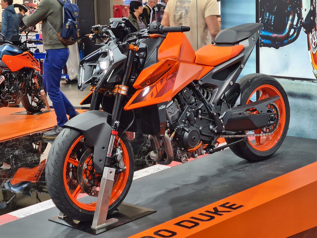 Сумасшедший КТМ 990 Дюк. Самый крутой нейкед на рынке снова стал смелым