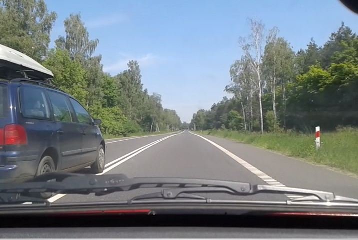 Обгон на двойной сплошной дороге. Есть ли исключения? Вы можете обогнать велосипед или трактор