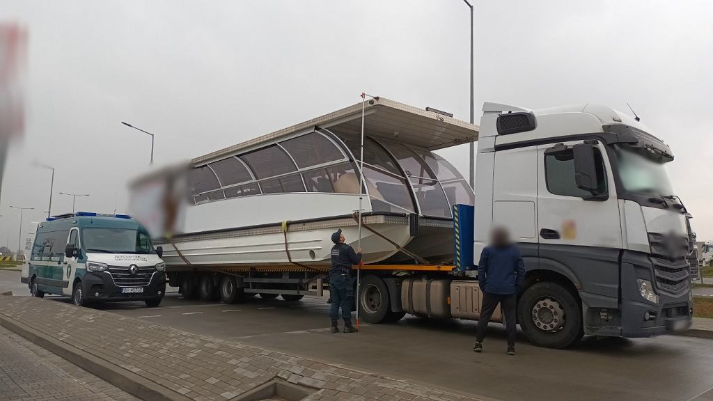 С транспортировкой на катамаране все было не так. Штраф в несколько десятков тысяч злотых