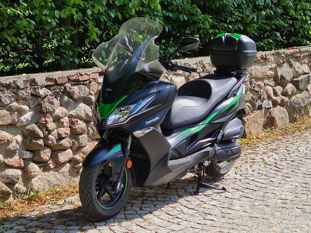 Мото на мото: Kawasaki J125. Такой самокат — это полмашины