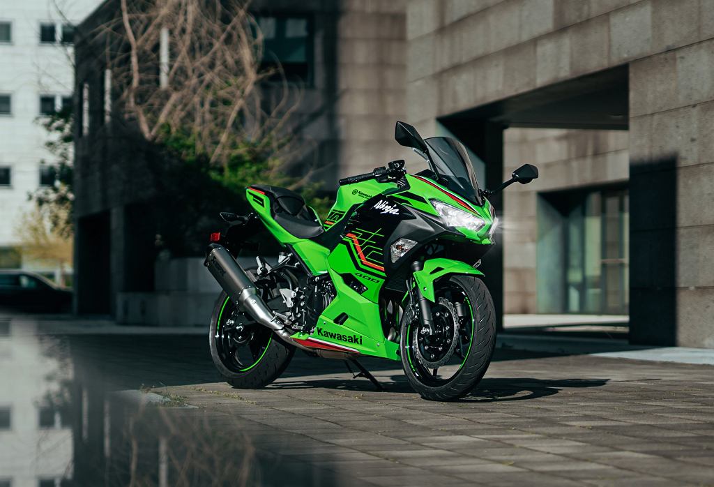 Кавасаки Ниндзя 400 и Z400. Возвращение меньших мощностей как раз к кризису