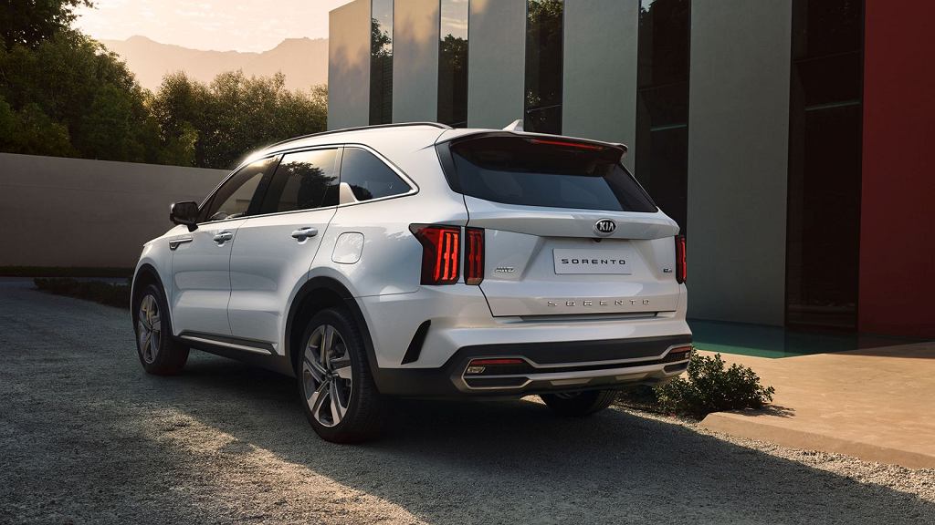 Дебют нового Kia Sorento. Он крупнее, современнее и гибридный.