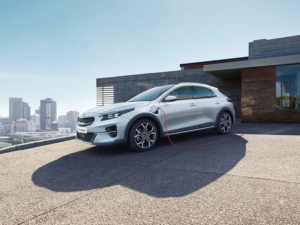 Kia установила цены на компактные подключаемые гибриды. XCeed и Ceed универсал стоимостью менее 130 000 злотых. злотый