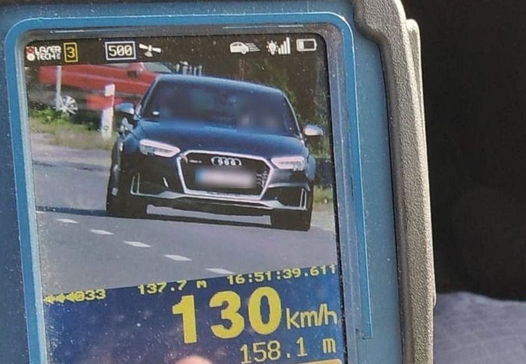 Водитель Audi RS 3 перестарался в населенном пункте