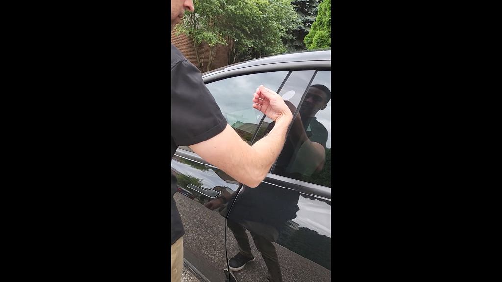 Наличие чего-то под рукой приобретает новый смысл. Ключ Tesla вживлен под кожу
