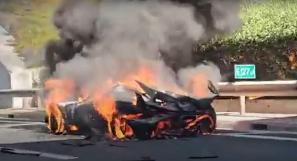Koenigsegg Jesko сгорел. Производитель рекомендует владельцам воздержаться от вождения
