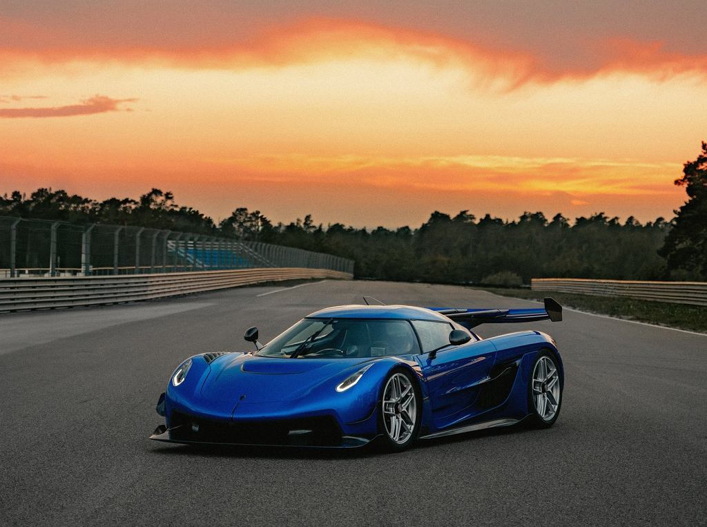 Посреди Балтийского моря находится гоночная трасса. Koenigsegg случайно установил там рекорд
