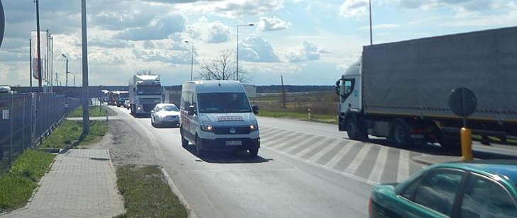 Колбель пугает водителей. Пробки длились километры, дорожники наконец-то приступили к строительству объездной дороги
