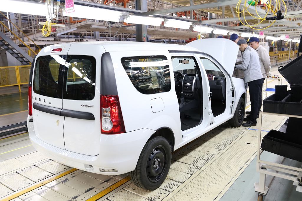 Успех по-русски. Lada начинает производство старой модели Dacia десятилетней давности